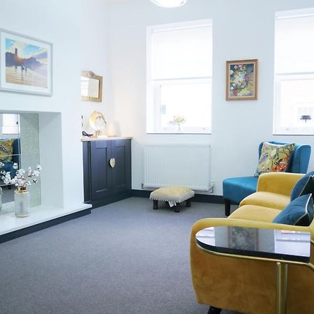 One Bedroom Luxury Ground Floor Apartment With Parking In Heart Holt Holt  Kültér fotó