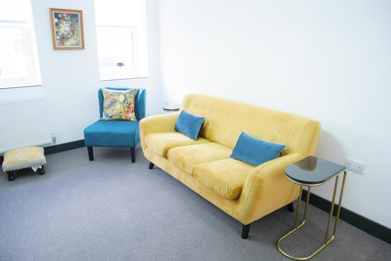 One Bedroom Luxury Ground Floor Apartment With Parking In Heart Holt Holt  Kültér fotó