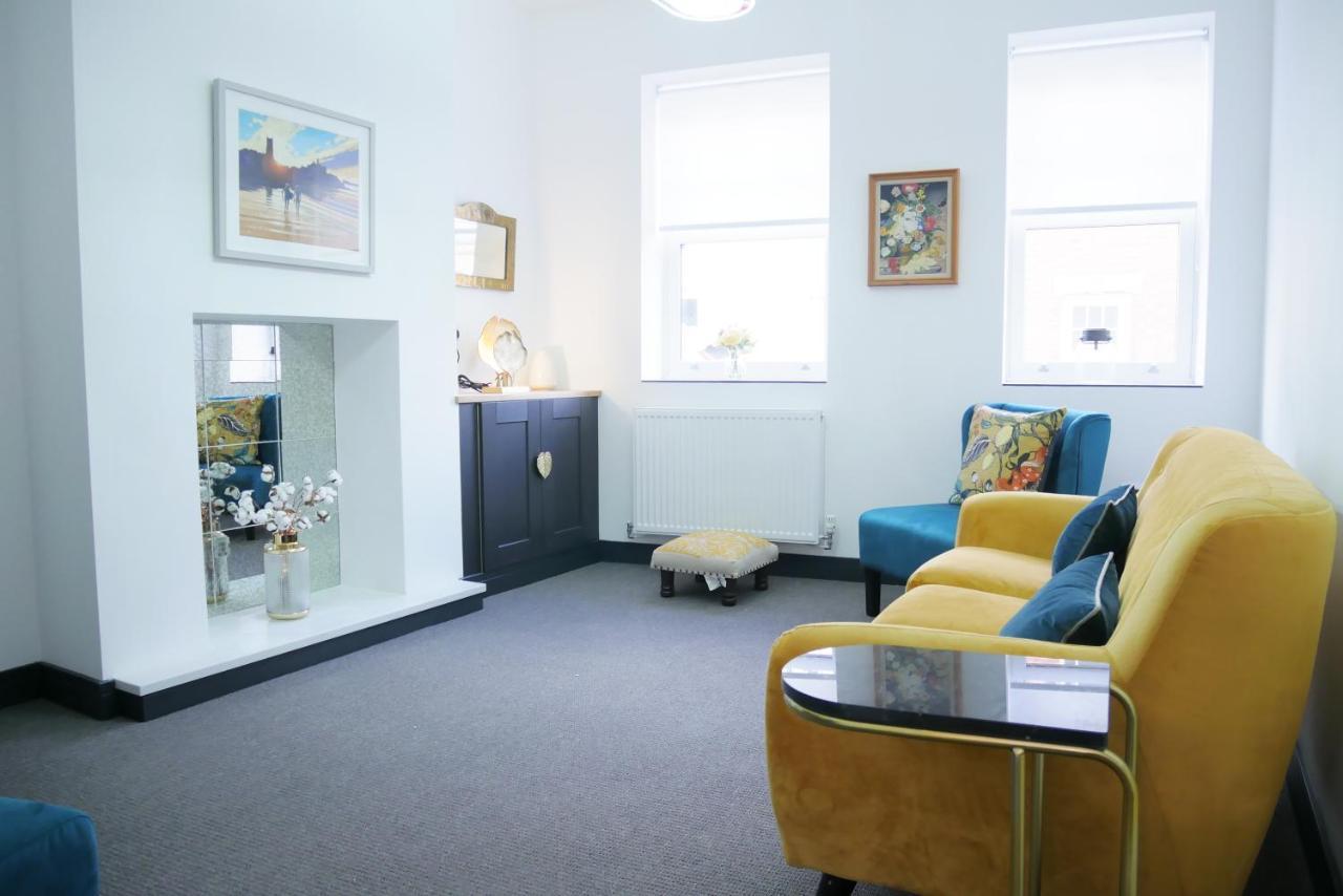 One Bedroom Luxury Ground Floor Apartment With Parking In Heart Holt Holt  Kültér fotó