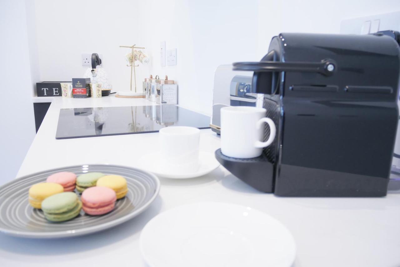 One Bedroom Luxury Ground Floor Apartment With Parking In Heart Holt Holt  Kültér fotó